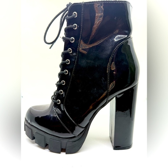 Wild Diva Shoes - Black Patent Platform Lace-Up Boots – Size 8 – Bold & Edgy! 🖤🔥